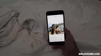 Serena Santos Menggoyang Adik Tiri Nakalnya Sampai Meraung-raung