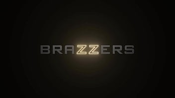 Rayakan Natal Panas Dengan Kira Noir Dan Holly Day Di Brazzers! Gunakan Kode Xvpromo Untuk Diskon Menggoda Di Situs Resmi.