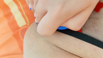 Gadis Seksi Dalam Lingerie Menggoda Merangsang Memek Mudanya Saat Sendirian Di Rumah