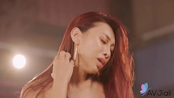 Gadis Tionghoa Seksi Bai Xi-yu Mengerang Nikmat Saat Dikocok Kontol Keras.