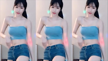Cô Gái Trung Quốc Uốn éo Thân Hình Nóng Bỏng Khiến Anh Em Không Thể Kiềm Chế