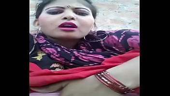 Desi Bhabhi Memainkan Jemarinya Yang Menggoda