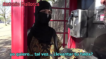 Semburan Sperma Deras Membasahi Burka Pelacur Arab