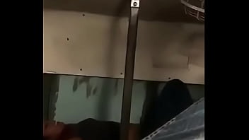 Kereta Goyang Mesra Pasangan Desi