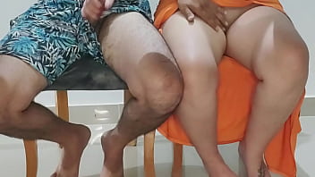 Colombiana Caliente Se Coge Al Hermanastro Delante De Su Marido Cornudo