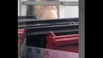 北邮体育馆内激情四射的私密门事件