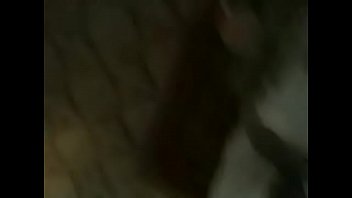 Novinha Safada Depois Do Baile Funk Arrasta O Amigo Pra Trepar No Chão Da Sala, Enquanto A Mãe Vê Novela Do Lado E Depois Fica Calada Assistindo A Filha Puta Sendo Comida No Pé Da Própria Cama
