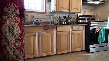 Ibu Tiri Turki Terkejut Saat Anak Tirinya Menjilati Air Maninya Dari Kemaluannya