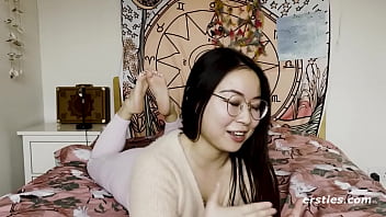 Gadis Tionghoa Imut Bergairah Membuat Video Masturbasi Yang Menggoda