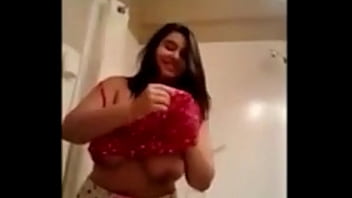 Wanita Arab Dengan Anaconda Yang Menggoda