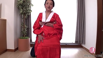 Nenek 81 Tahun Menggairahkan Dengan Pijatan Erotis Yang Membuat Pria Muda Tak Sabaran