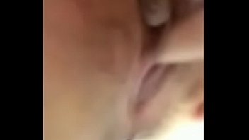 Gadis Tiongkok Imut Menggoda Dengan Goyangan Panas Di Depan Webcam