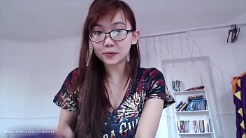 Gadis Asia Yang Cepat Berbicara Dan Menggoda