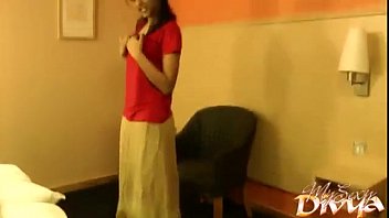 Gadis India Desi Berbicara Kotor Dengan Gaya Seksi Dalam Video Porno Hd Buatan Rumahan