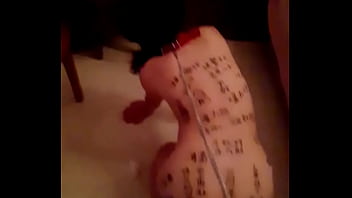 Keparat Jalang Penggila Lubang Pantat, Dikuntit Anjing Jalang Berkalung Dan Sumbat Dubur, Merangkak Sambil Tubuhnya Dicorat-coret Kata-kata Mesum