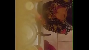 Pameran Payudara Ranum Tante Desi Yang Menggoda