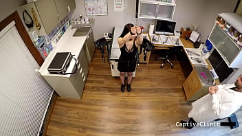 Mina Moon Menggoda Di Balik Kain Tipis Siccos