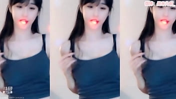 Em Gái Trung Mặc Váy Ngắn Cưỡn Lắc Mông Nóng Bỏng Kích Thích Anh Em