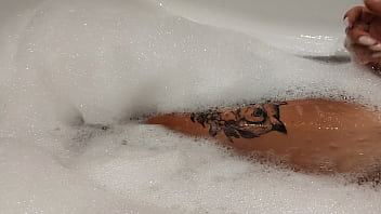 Kakak Tiriku Yang Seksi Dan Terbakar Matahari Di Kamar Mandi Usai Liburan Dari Turki