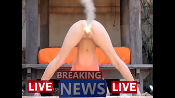 Gadis Tetangga Yang Menggoda Membungkuk Memperlihatkan Lekuk Tubuhnya