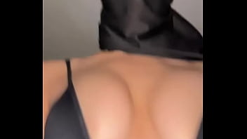 Gadis Berhijab Mesum Meraba-raba Payudaranya Yang Montok • Aksi Solo Muslimah Menggoda Dengan Tetek Arab Yang Bergoyang