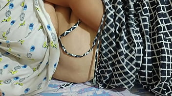 Istri Rumah Tangga Desi Bergairah Menikmati Ranjang