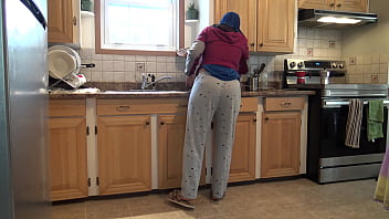 Pembantu Muslim Turki Mengizinkan Bos Gatel Menyetubuhi Lubang Pantatnya Di Dapur