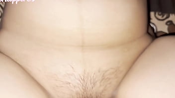 Gadis India Seksi Menggoyang Memek Ketatnya Yang Basah