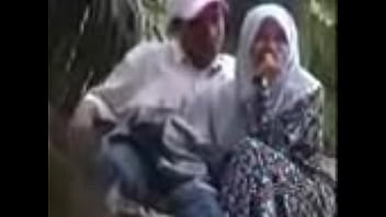 Tangan Nakal Menggoda Di Balik Jilbab Malaysia