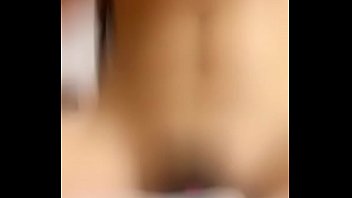 Gadis Tionghoa Seksi Mengocok Memeknya Di Depan Kamera