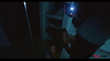 Ibu Tiri Tiongkok Dihardikan Kontol Putih Gede Anak Tiri