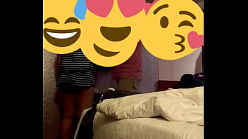 Istri Seksi Desi Menggoda Tukang Kabel Dengan Tubuhnya Yang Menggairahkan