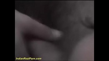 Goyang Tiga Ranjang Dengan Cewek India Yang Menggoda