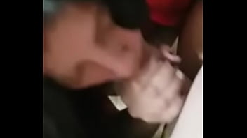 Gadis Desi Mengisap Kontol Dengan Penuh Nafsu