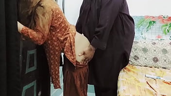 Gairah Tersembunyi Ibu Tiri Pakistan Dengan Paman Tetangga, Suara Erang Hindi Yang Menggoda