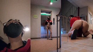 Gadis Tiktok Seksi Menggoda Di Lorong Apartemen Yang Gelap