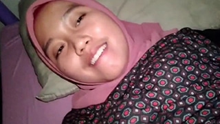 Mahasiswi Berhijab Dicolmek Hingga Menggairahkan Oleh Pacarnya