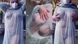 Tante Jilboobs Pamer Tetek Montok Lewat Baju Transparan Di Tempat Umum