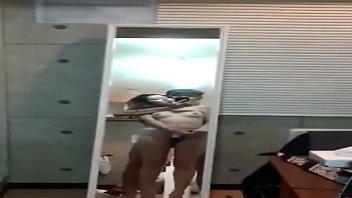 Gadis Asia Panas Terungkap Dalam Sorotan