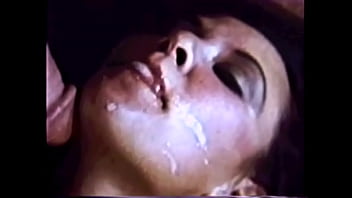 Fantasi Mesum Dengan Ibu Tiri Bergaya Retro