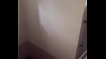 Gã Trai Trung Học Phải Giải Quyết Nỗi Buồn Ngay Trong Khuôn Viên Trường