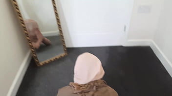 Gadis Muslim Arab Berhijab Dengan Pantat Besar Ditancap Kasar Di Memek Basahnya