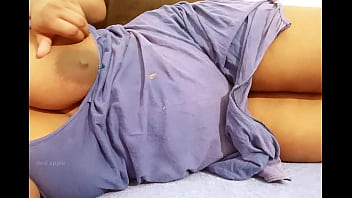 Bidadari Asia Yang Menggoda Dengan Permainan Erotis