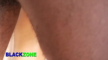 Ibu Tiri Seksi Digoyang Keras Di Ranjang