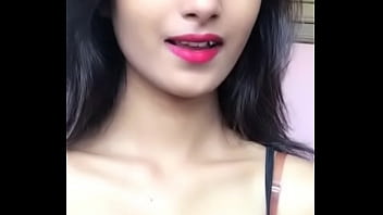 Gadis Desai Menggoda Dengan Kedip Mata Yang Menggairahkan