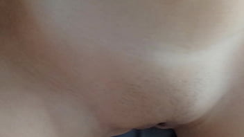 Mengejutkan Kakak Pacar Asia Di Kamarnya Dan Menutupi Tubuhnya Dengan Cairan Panas!