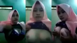 Abg Berjilbab Pamer Payudara Besar Menggoda