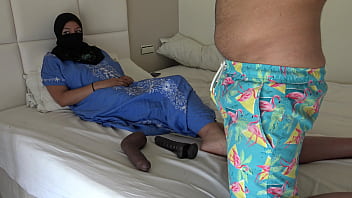 Suami Inggris Ajak Pria Lain Untuk Memuaskan Hasrat Istrinya Yang Seksi Dari Mesir