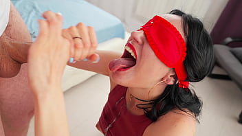 Ibu Tiri Yang Mesum Minta Disepong Pacarnya, Malah Nyedot Anak Tirinya