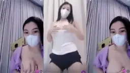 Lanny Belahan Payudaranya Yang Menggoda